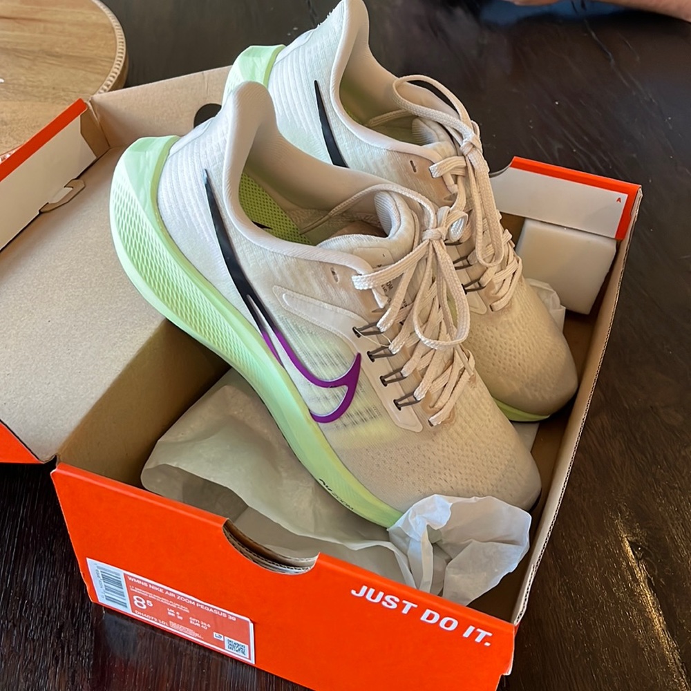 Women’s Nike Air Zoom Pegasus 39 BRAND NEW NEVER WORN
